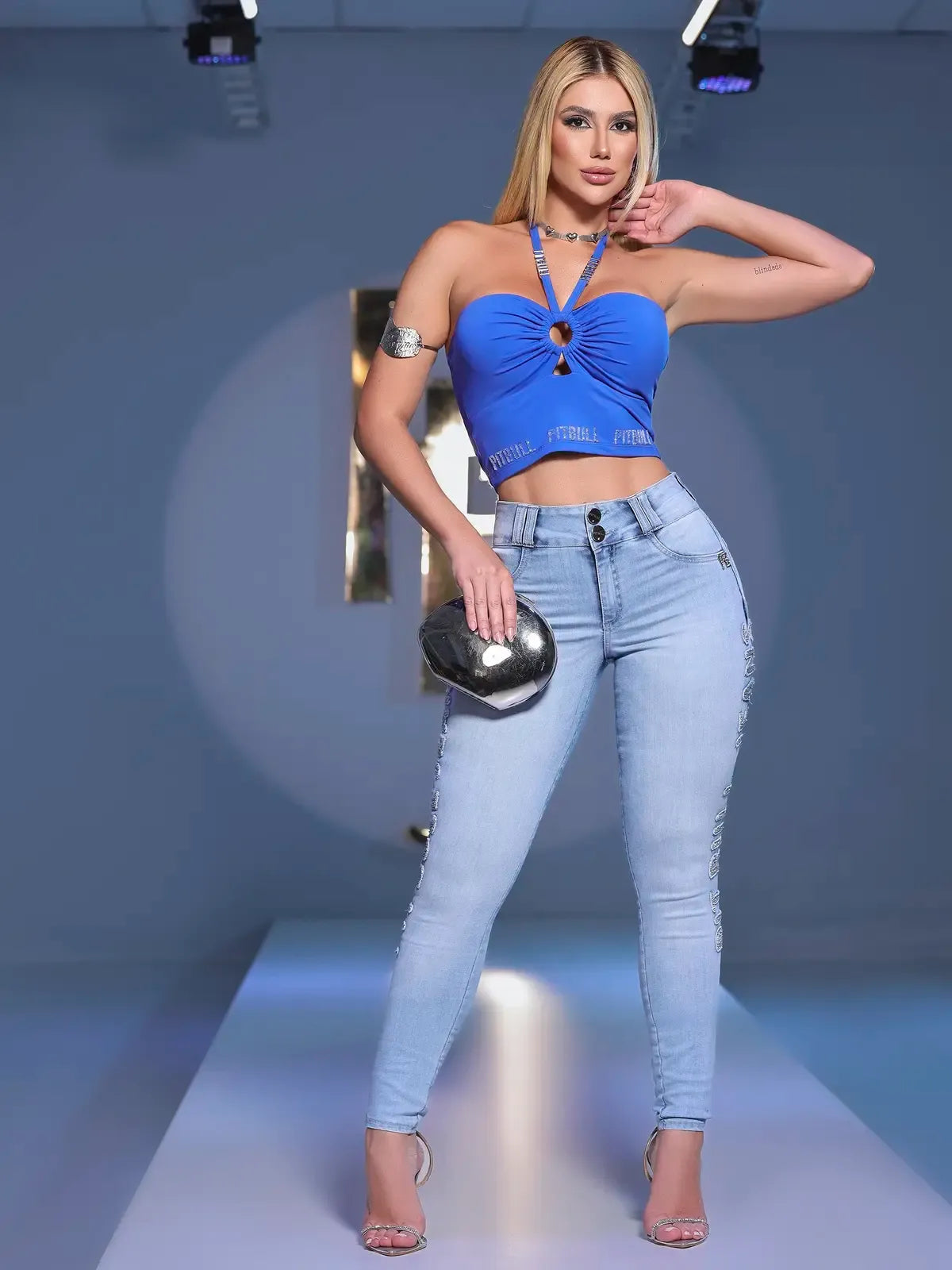 CALÇA SKINNY LOGOMANIA CÓS ALTO COM BORDADO LATERAL